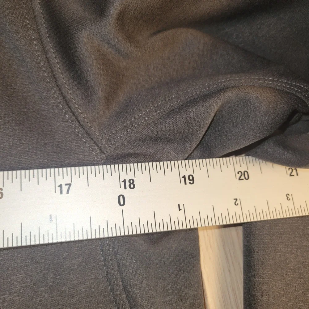 The North Face Mountain Athletics Mens Gray Crewneck Fleece Sweatshirt Medium